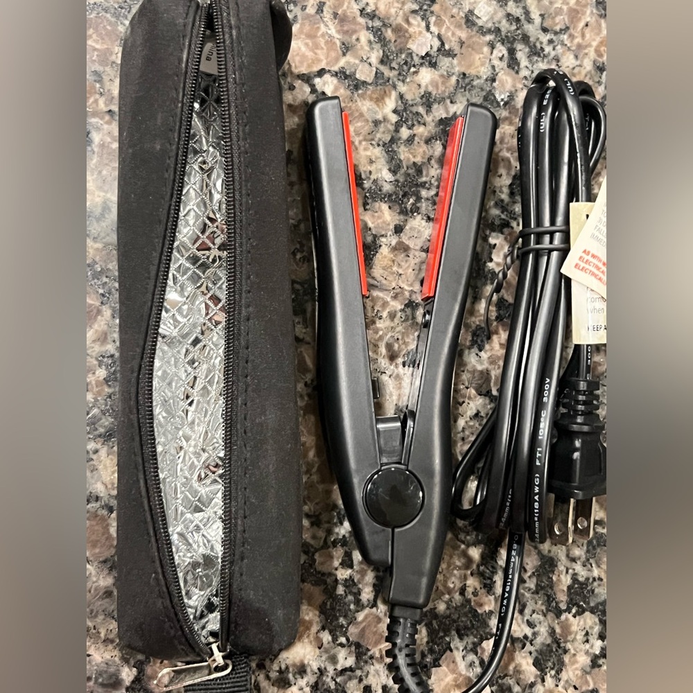 Nioxin Hair Straightener with Pouch - Picture 3 of 3